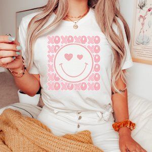 XOXO Valentine's Day Graphic T-shirt - Unisex - White Short Sleeve Cotton Tee